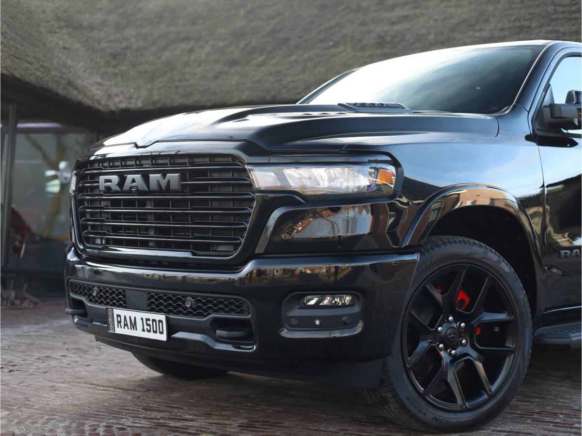 Dodge Ram 1500 Dodge Ram 1500 2025 3.0L HURRICANE LARAMIE Night | BPM VRIJ | Panoramadak