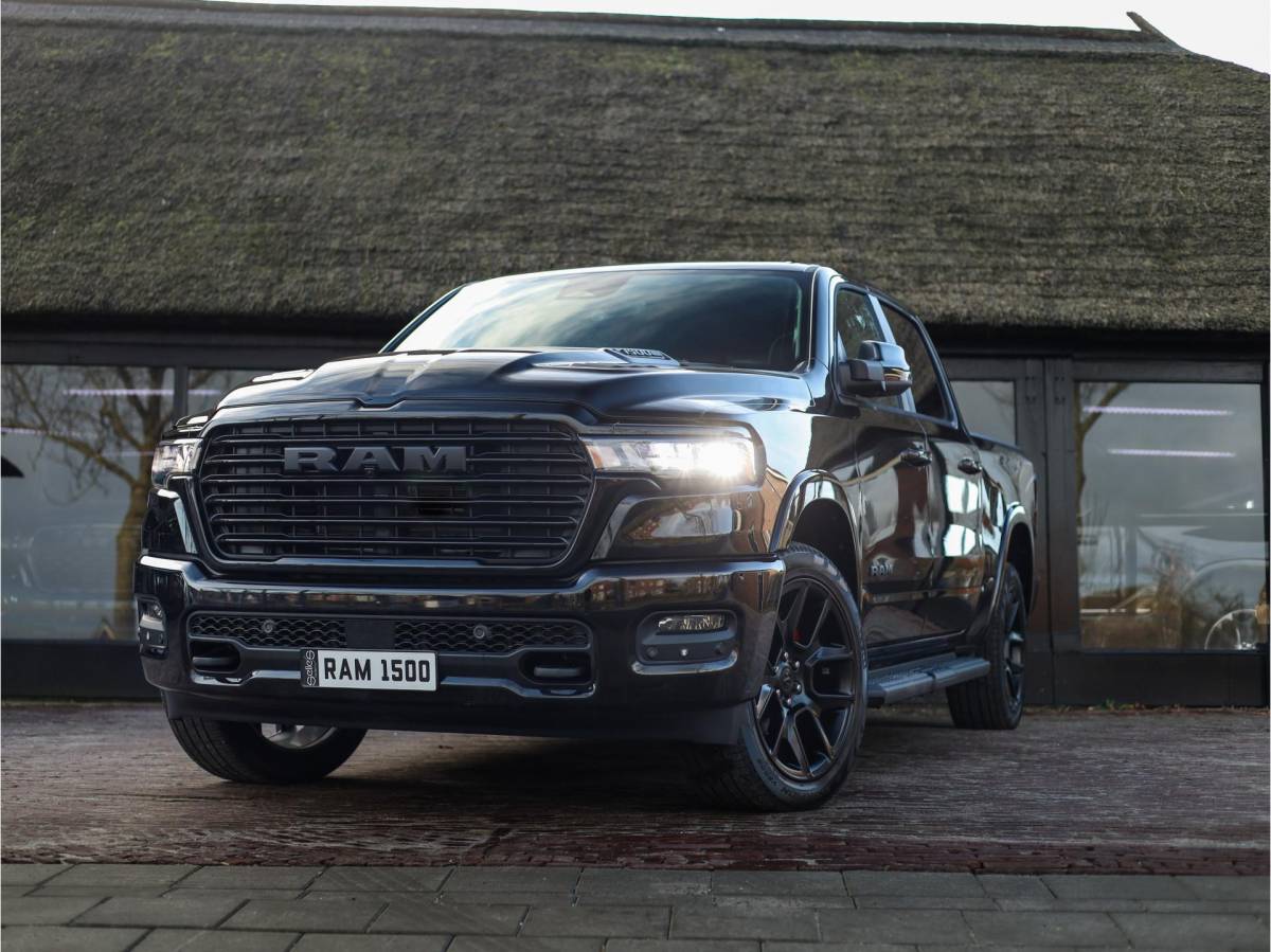 Dodge Ram 1500 Dodge Ram 1500 2025 3.0L HURRICANE LARAMIE Night | BPM VRIJ | Panoramadak
