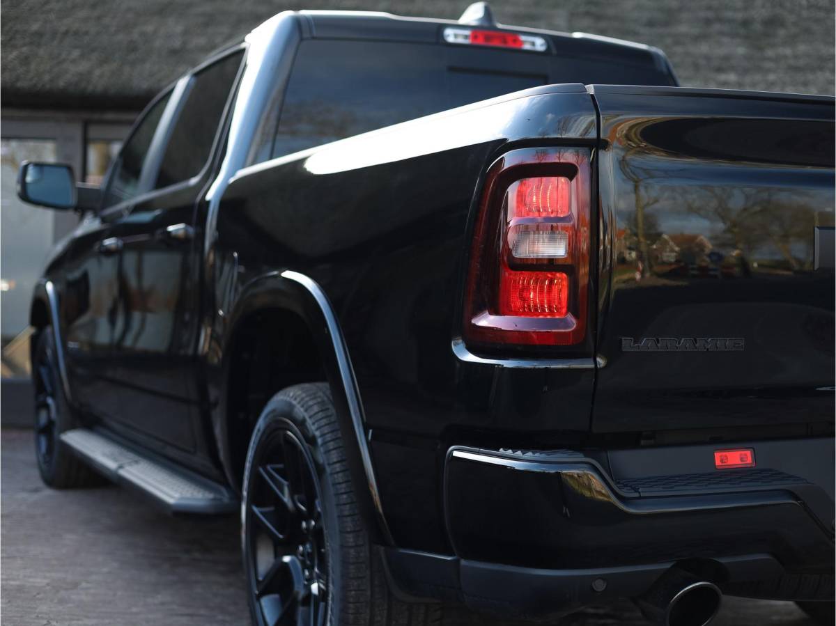 Dodge Ram 1500 Dodge Ram 1500 2025 3.0L HURRICANE LARAMIE Night | BPM VRIJ | Panoramadak
