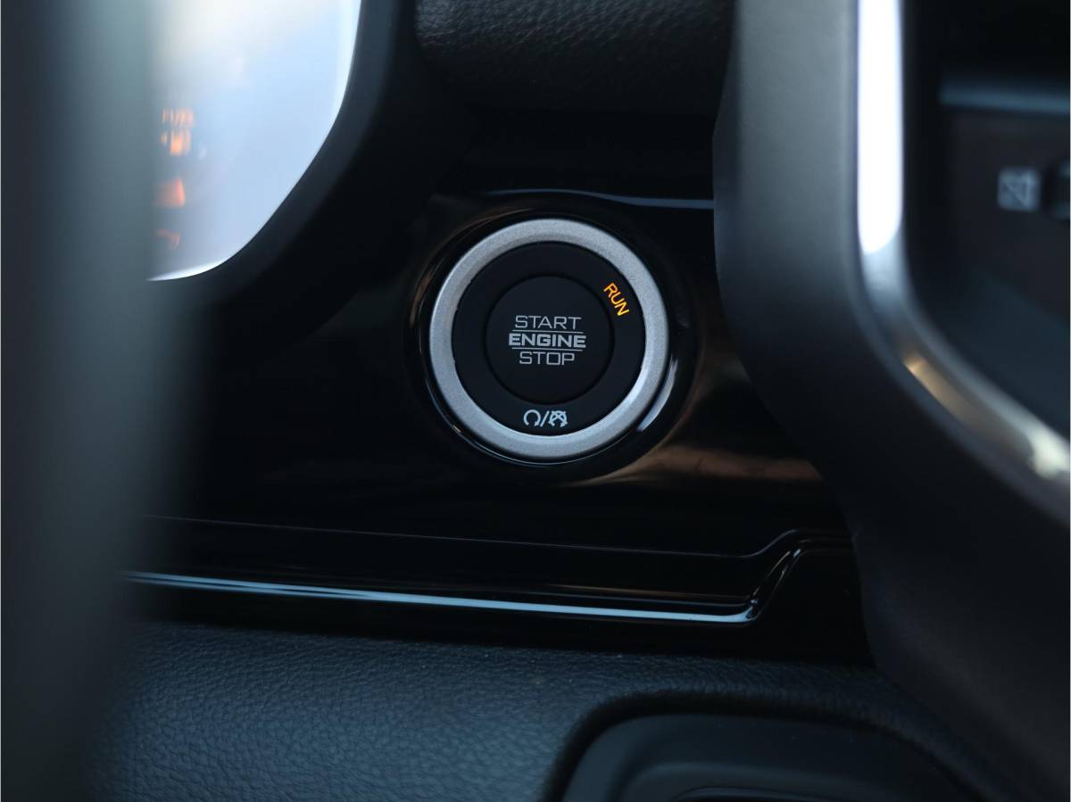 Dodge Ram 1500 Dodge Ram 1500 2025 3.0L HURRICANE LARAMIE Night | BPM VRIJ | Panoramadak
