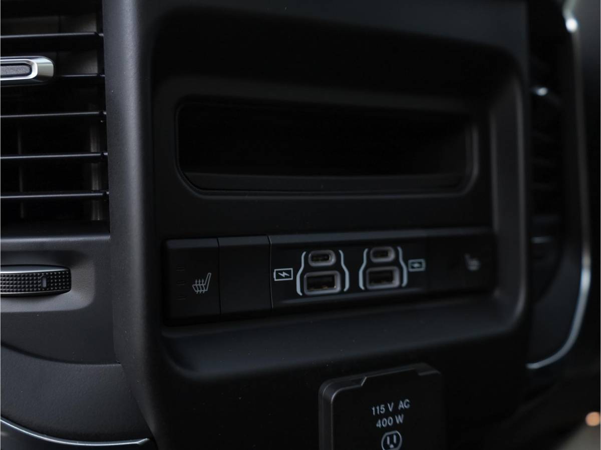 Dodge Ram 1500 Dodge Ram 1500 2025 3.0L HURRICANE LARAMIE Night | BPM VRIJ | Panoramadak