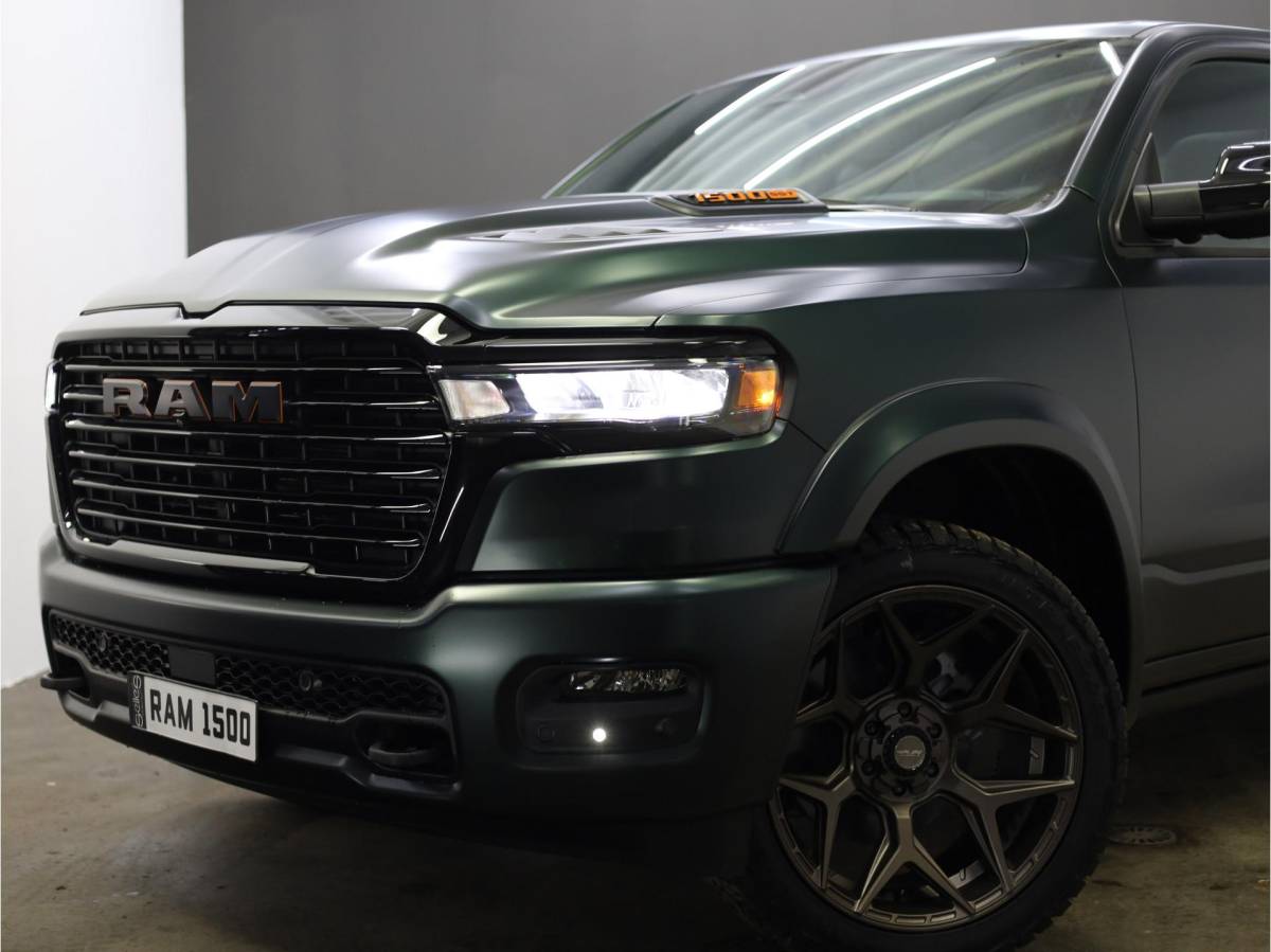 Dodge Ram 1500 Dodge Ram 1500 2025 3.0L HURRICANE LARAMIE Night Premium | BPM VRIJ | NIEUW | Panoramadak | Luchtvering