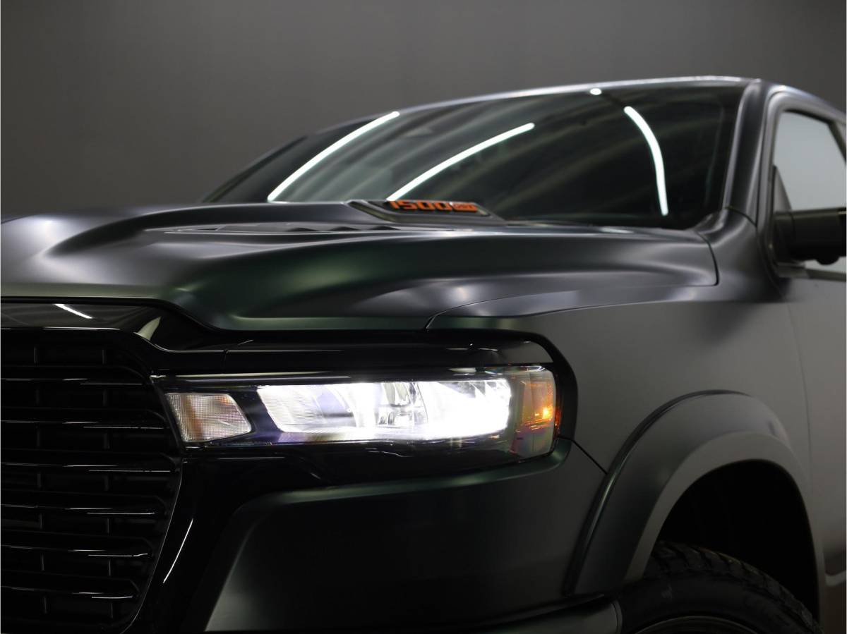 Dodge Ram 1500 Dodge Ram 1500 2025 3.0L HURRICANE LARAMIE Night Premium | BPM VRIJ | NIEUW | Panoramadak | Luchtvering