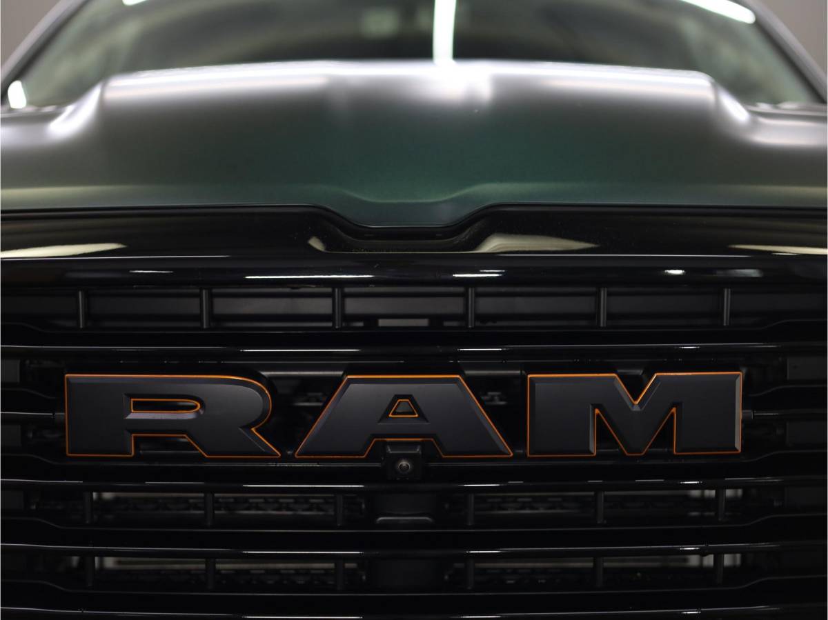Dodge Ram 1500 Dodge Ram 1500 2025 3.0L HURRICANE LARAMIE Night Premium | BPM VRIJ | NIEUW | Panoramadak | Luchtvering
