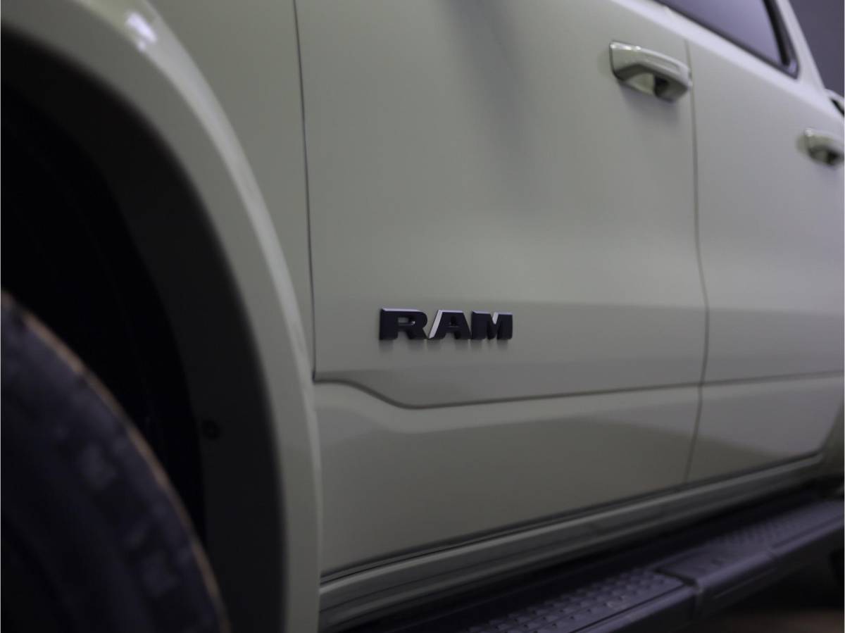 Dodge Ram 1500 Dodge Ram 1500 2025 3.0L HURRICANE LARAMIE Night | BPM VRIJ | NIEUW | LPG | Deksel  | Panoramadak