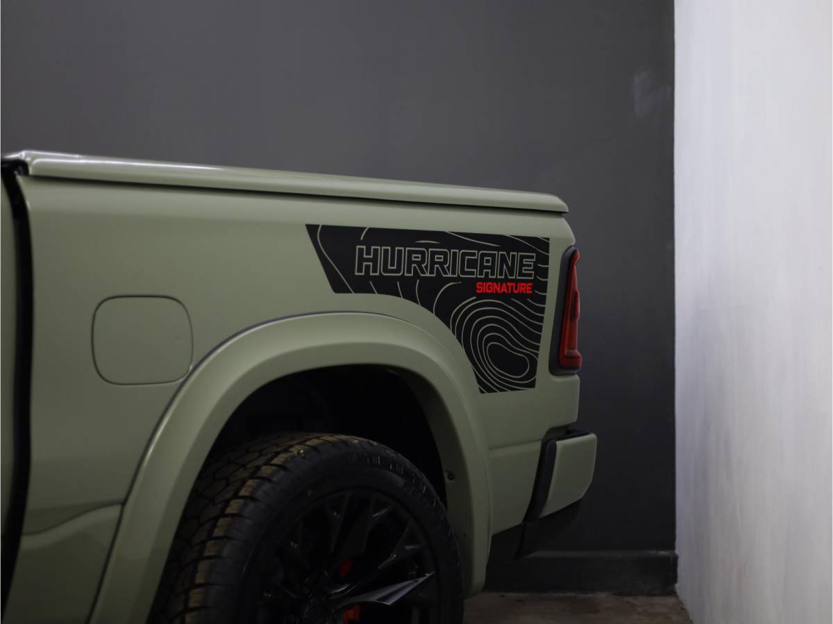 Dodge Ram 1500 Dodge Ram 1500 2025 3.0L HURRICANE LARAMIE Night | BPM VRIJ | NIEUW | LPG | Deksel  | Panoramadak