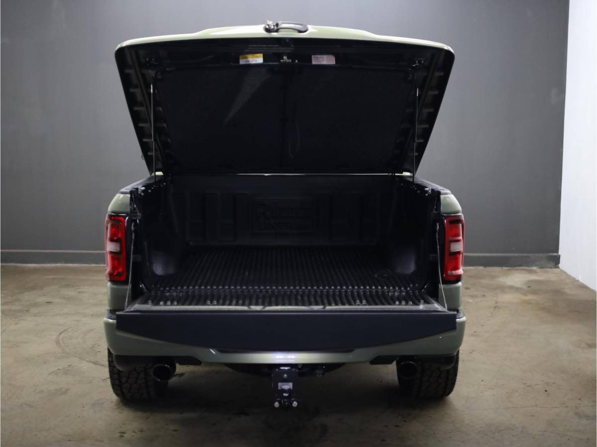 Dodge Ram 1500 Dodge Ram 1500 2025 3.0L HURRICANE LARAMIE Night | BPM VRIJ | NIEUW | LPG | Deksel  | Panoramadak
