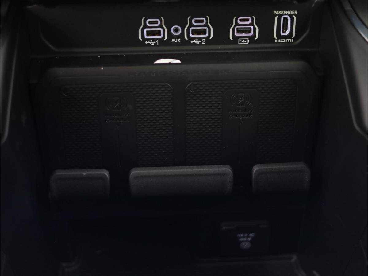 Dodge Ram 1500 Dodge Ram 1500 2025 3.0L HURRICANE LARAMIE Night | BPM VRIJ | NIEUW | LPG | Deksel  | Panoramadak