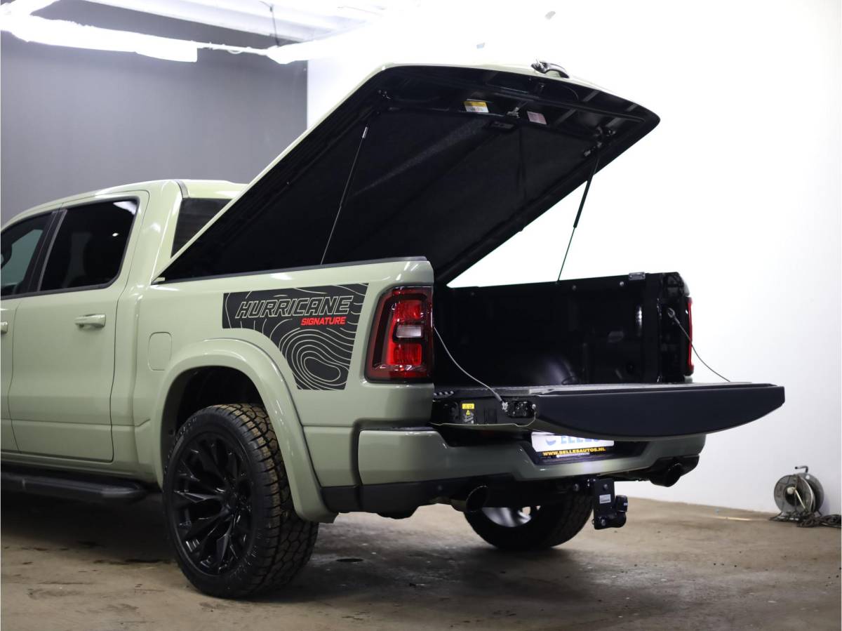 Dodge Ram 1500 Dodge Ram 1500 2025 3.0L HURRICANE LARAMIE Night | BPM VRIJ | NIEUW | LPG | Deksel  | Panoramadak