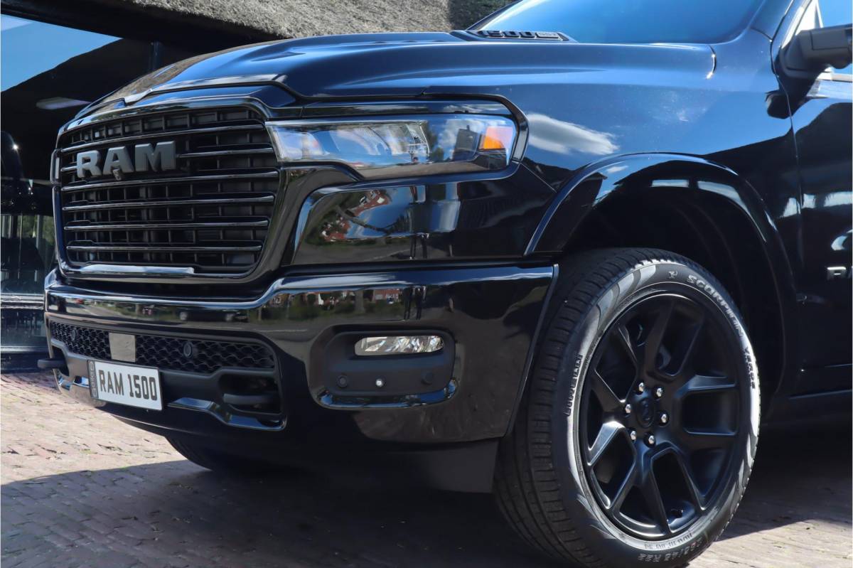 Dodge Ram 1500 Dodge Ram 1500 2025 3.0L HURRICANE LARAMIE Night Premium | BPM VRIJ | NIEUW | Panoramadak | Luchtvering