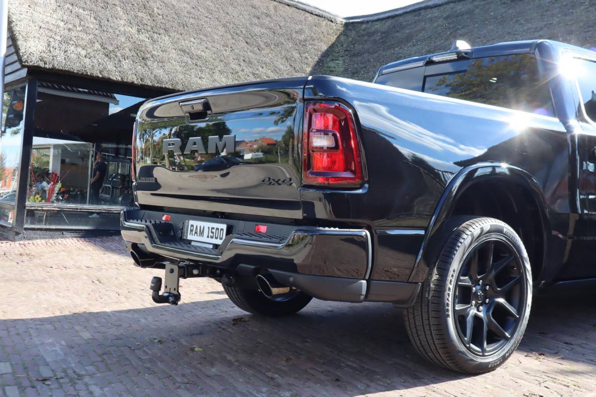 Dodge Ram 1500 Dodge Ram 1500 2025 3.0L HURRICANE LARAMIE Night Premium | BPM VRIJ | NIEUW | Panoramadak | Luchtvering