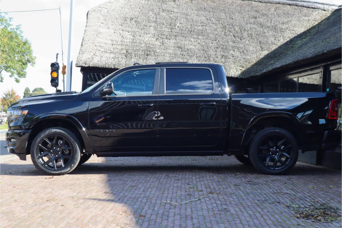 Dodge Ram 1500 Dodge Ram 1500 2025 3.0L HURRICANE LARAMIE Night Premium | BPM VRIJ | NIEUW | Panoramadak | Luchtvering