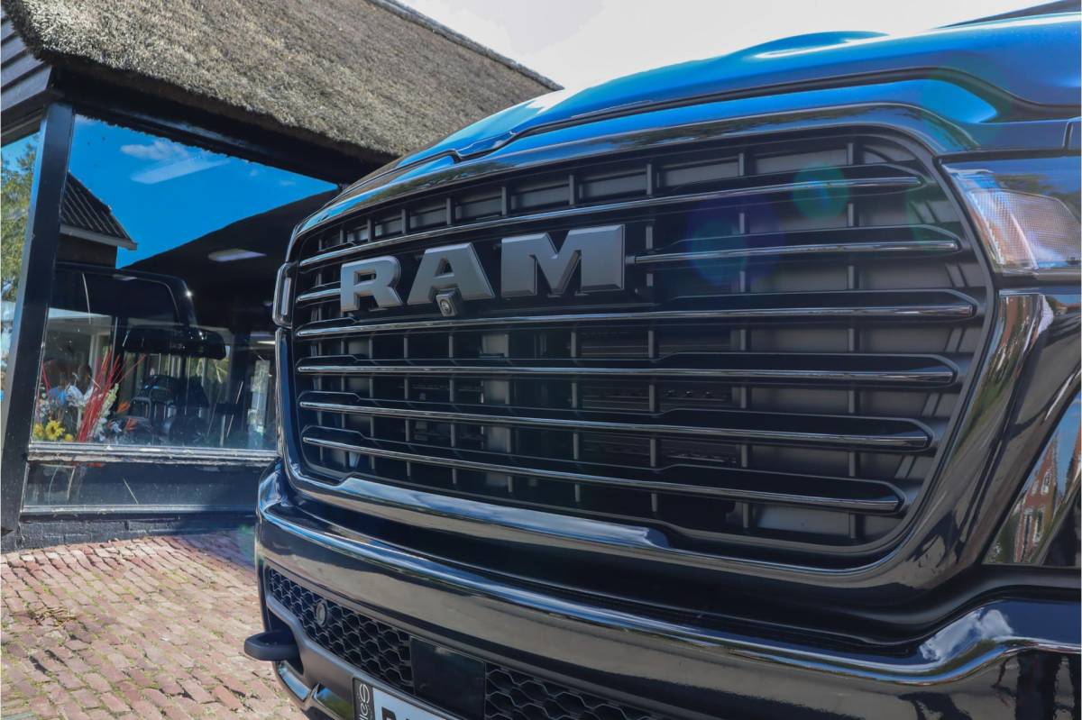 Dodge Ram 1500 Dodge Ram 1500 2025 3.0L HURRICANE LARAMIE Night Premium | BPM VRIJ | NIEUW  | Panoramadak | Luchtvering
