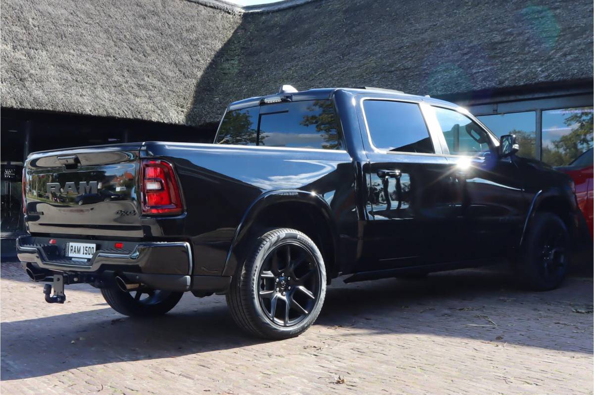 Dodge Ram 1500 Dodge Ram 1500 2025 3.0L HURRICANE LARAMIE Night Premium | BPM VRIJ | NIEUW  | Panoramadak | Luchtvering