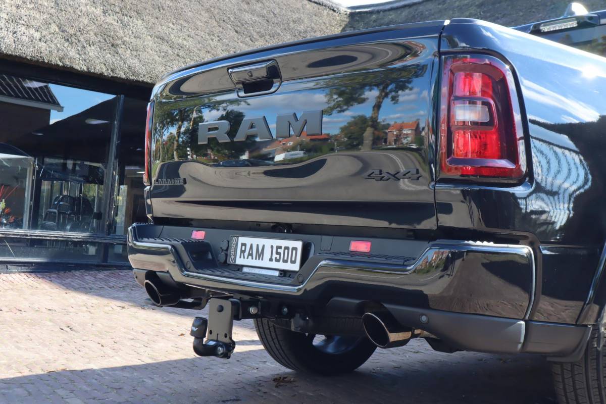Dodge Ram 1500 Dodge Ram 1500 2025 3.0L HURRICANE LARAMIE Night Premium | BPM VRIJ | NIEUW  | Panoramadak | Luchtvering