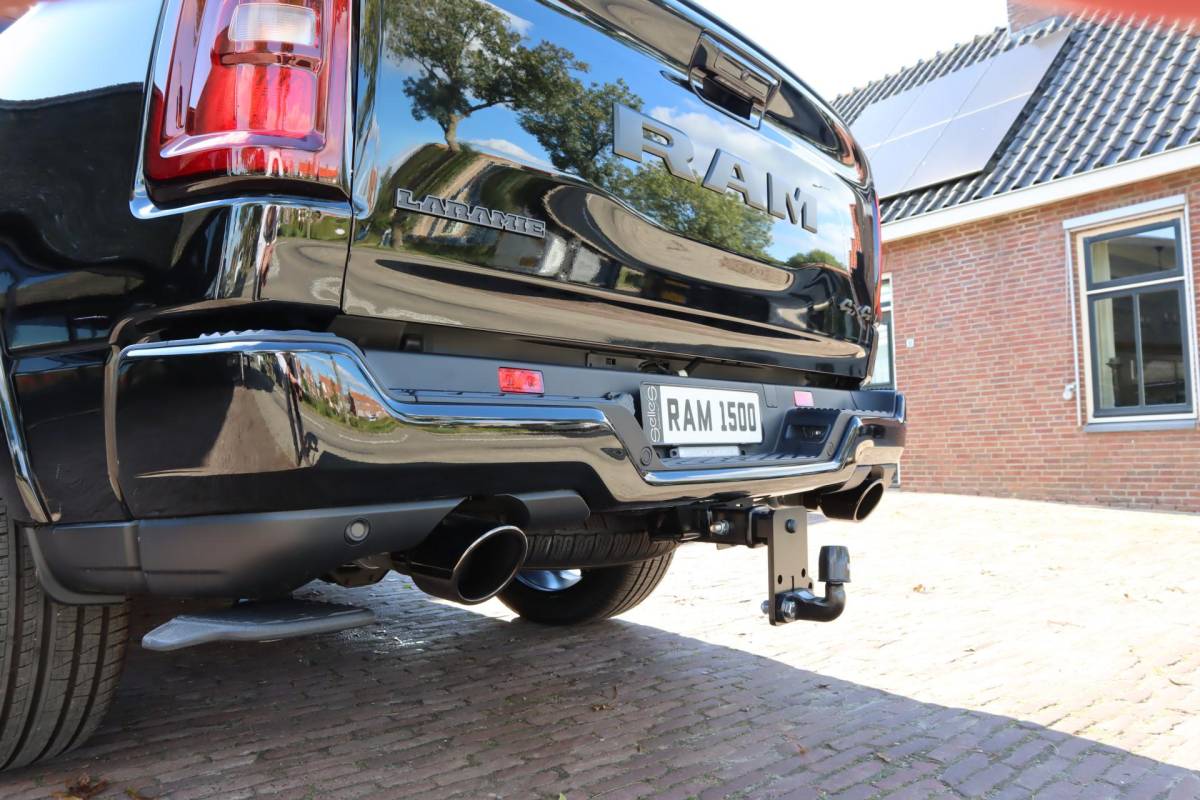 Dodge Ram 1500 Dodge Ram 1500 2025 3.0L HURRICANE LARAMIE Night Premium | BPM VRIJ | NIEUW  | Panoramadak | Luchtvering