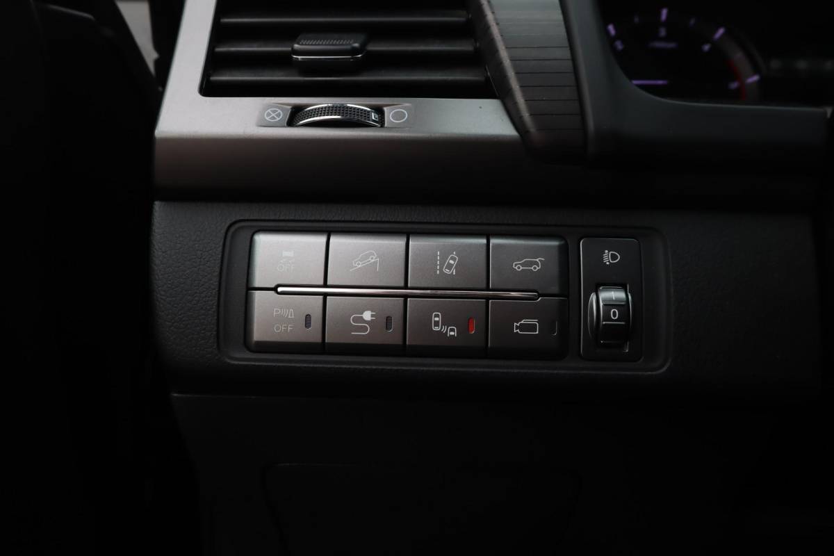 SsangYong Rexton SsangYong Rexton 2.2 e-XDi Sapphire | Stoel/Stuur verwarming | Camera | 4×4 | Lederenbekleding | 20 Inch Lichtmetalen velgen |