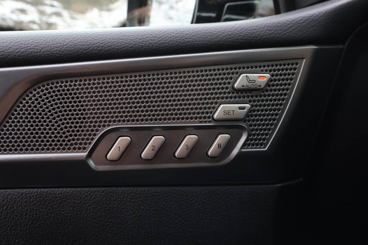 SsangYong Rexton SsangYong Rexton 2.2 e-XDi Sapphire | Stoel/Stuur verwarming | Camera | 4×4 | Lederenbekleding | 20 Inch Lichtmetalen velgen |