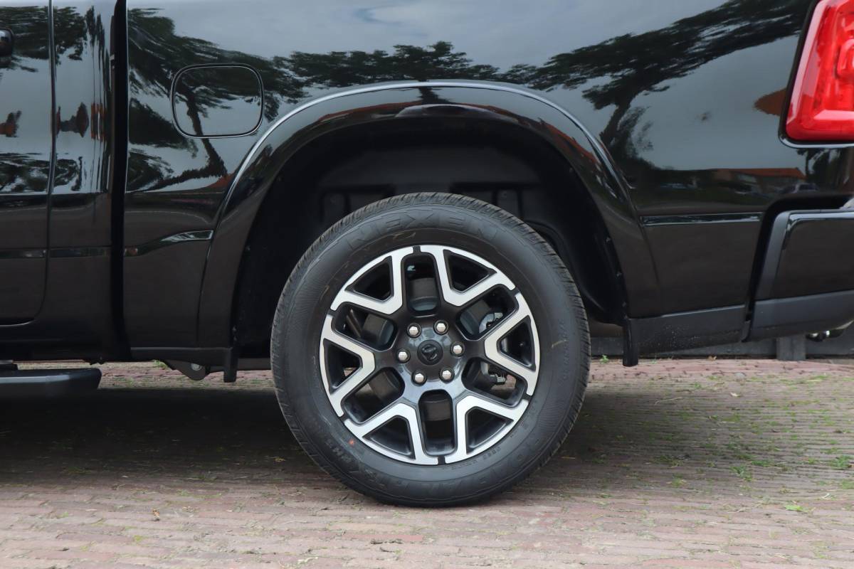 Dodge Ram 1500 Dodge Ram 1500 2025 3.0L HURRICANE LARAMIE SPORT | BPM VRIJ | NIEUW |