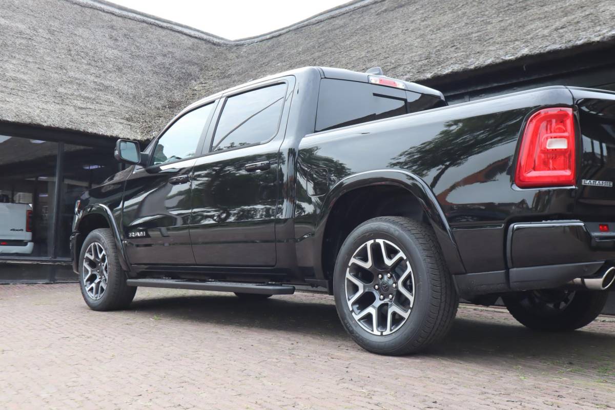 Dodge Ram 1500 Dodge Ram 1500 2025 3.0L HURRICANE LARAMIE SPORT | BPM VRIJ | NIEUW |