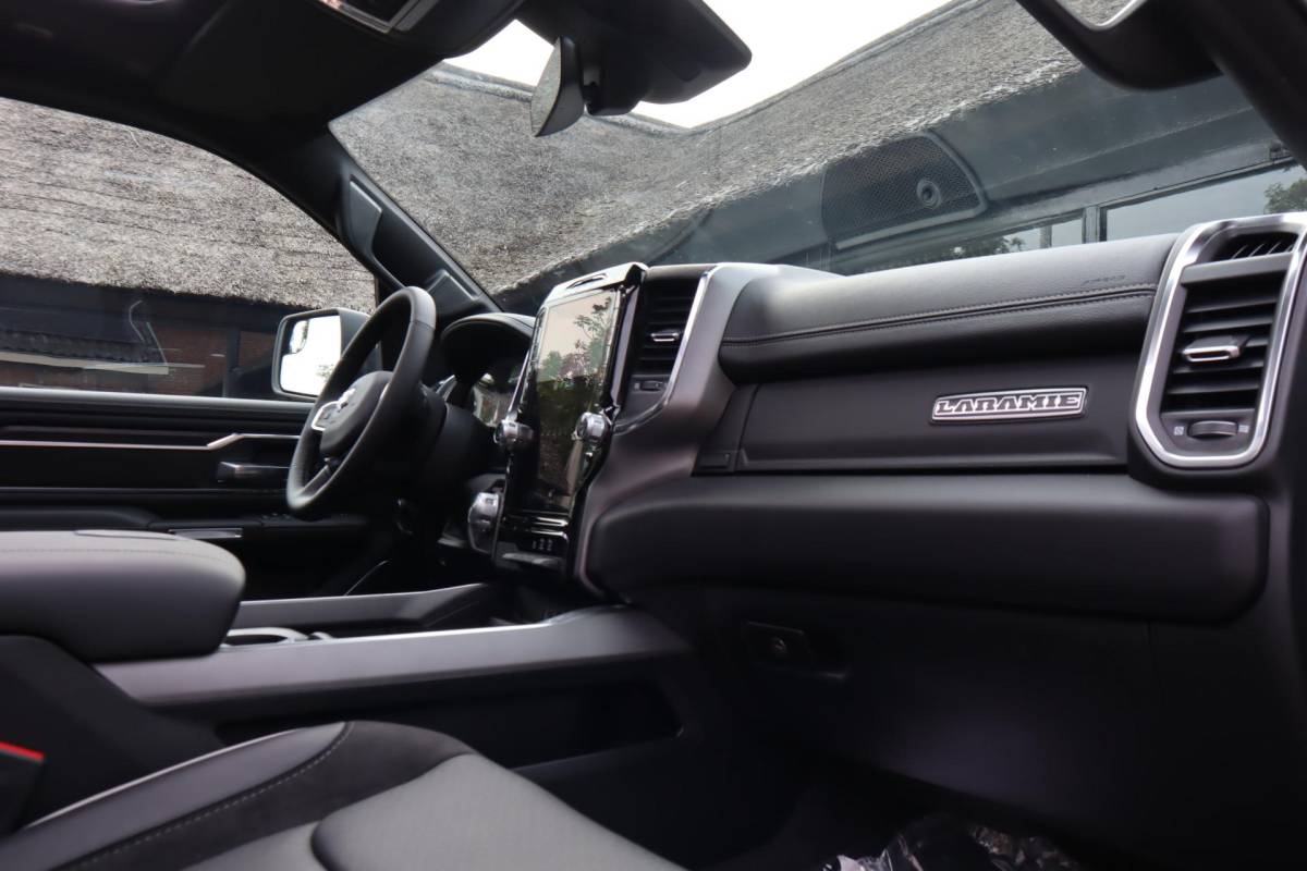Dodge Ram 1500 Dodge Ram 1500 2025 3.0L HURRICANE LARAMIE SPORT | BPM VRIJ | NIEUW |