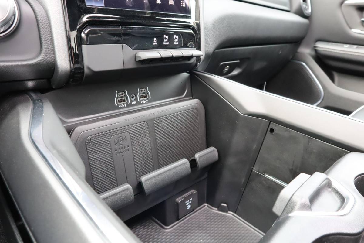 Dodge Ram 1500 Dodge Ram 1500 2025 3.0L HURRICANE LARAMIE SPORT | BPM VRIJ | NIEUW |