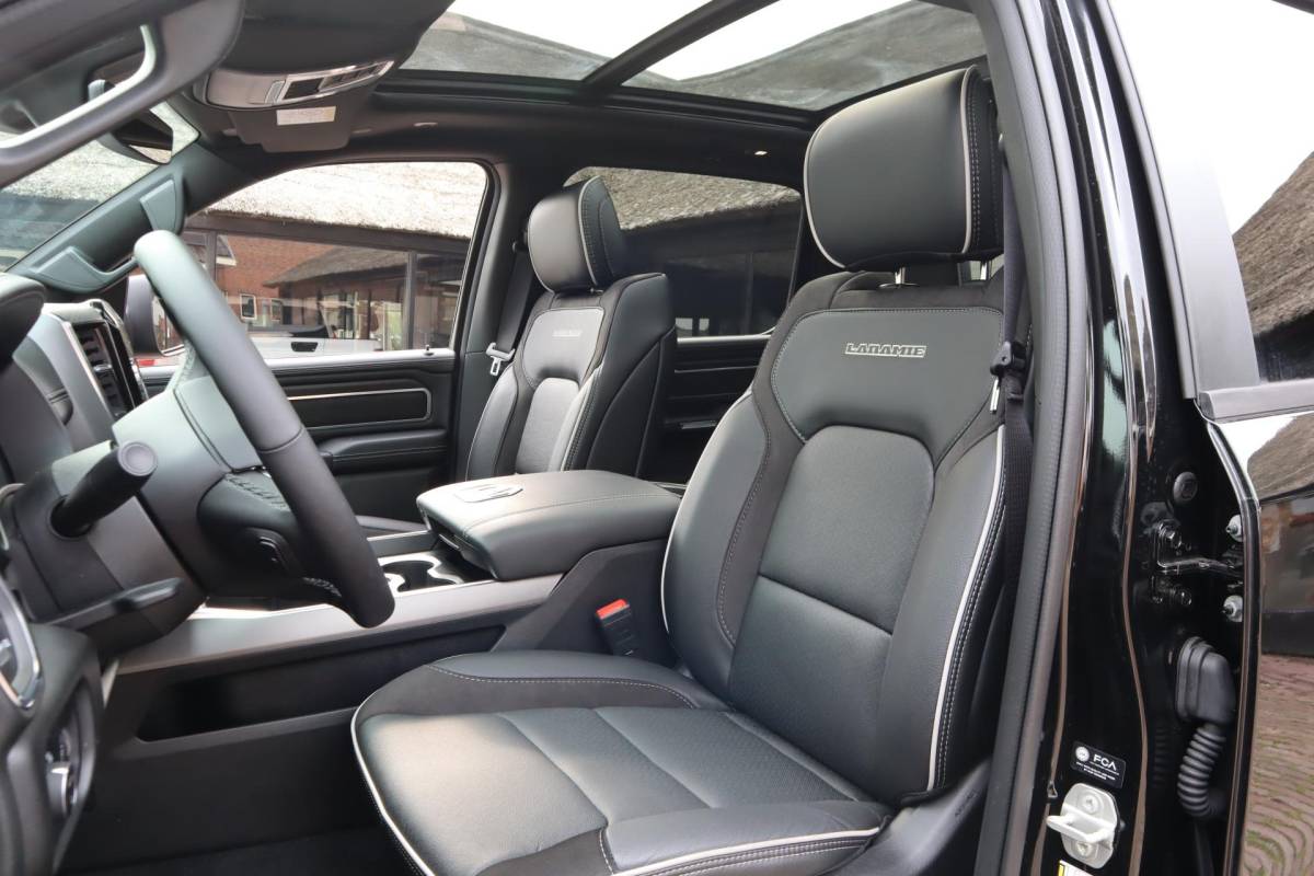 Dodge Ram 1500 Dodge Ram 1500 2025 3.0L HURRICANE LARAMIE SPORT | BPM VRIJ | NIEUW |