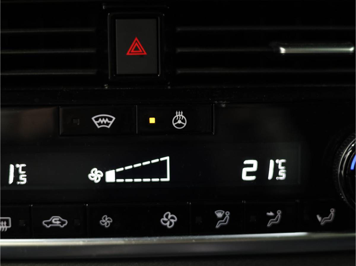 Nissan QASHQAI Nissan Qashqai 1.5 e-Power N-Connecta | 360 camera | Stuurwiel verwarmd | Stoelverwarming | Hybride | Elektrische kofferbak | Voorruit verwarming | Airco | Climate control |