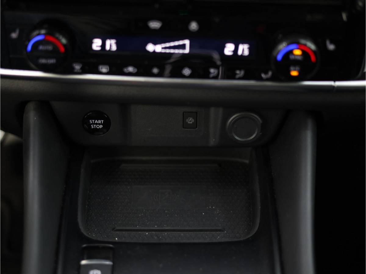 Nissan QASHQAI Nissan Qashqai 1.5 e-Power N-Connecta | 360 camera | Stuurwiel verwarmd | Stoelverwarming | Hybride | Elektrische kofferbak | Voorruit verwarming | Airco | Climate control |