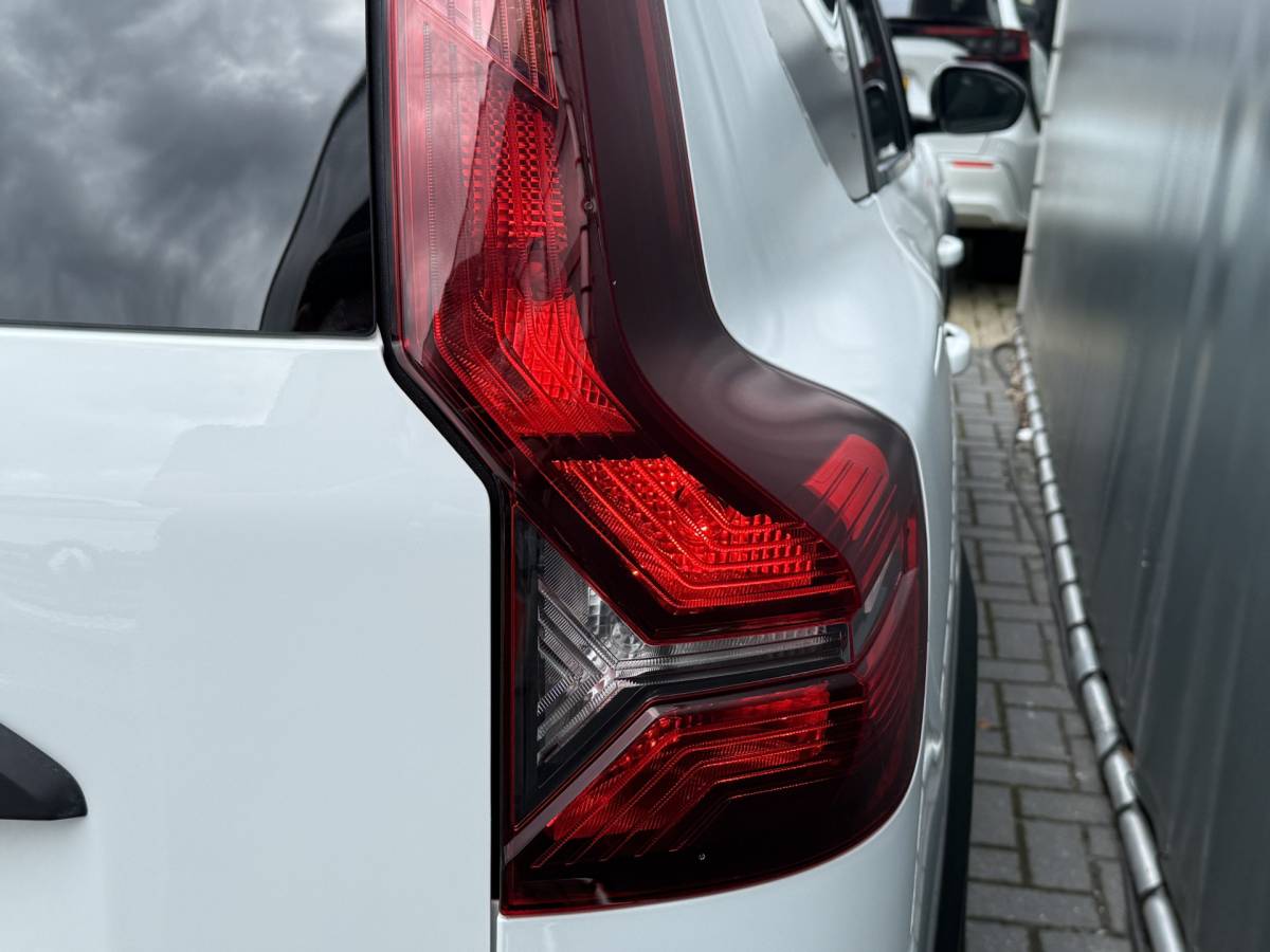 Dacia Jogger Dacia Jogger BWJ 2023 1.0 TCe 92 PK 100 ECO-G Expression 5p. FULL LED | CARPLAY + ANDROID | DAB |  NAV | AIRCO | CRUISE | PDC