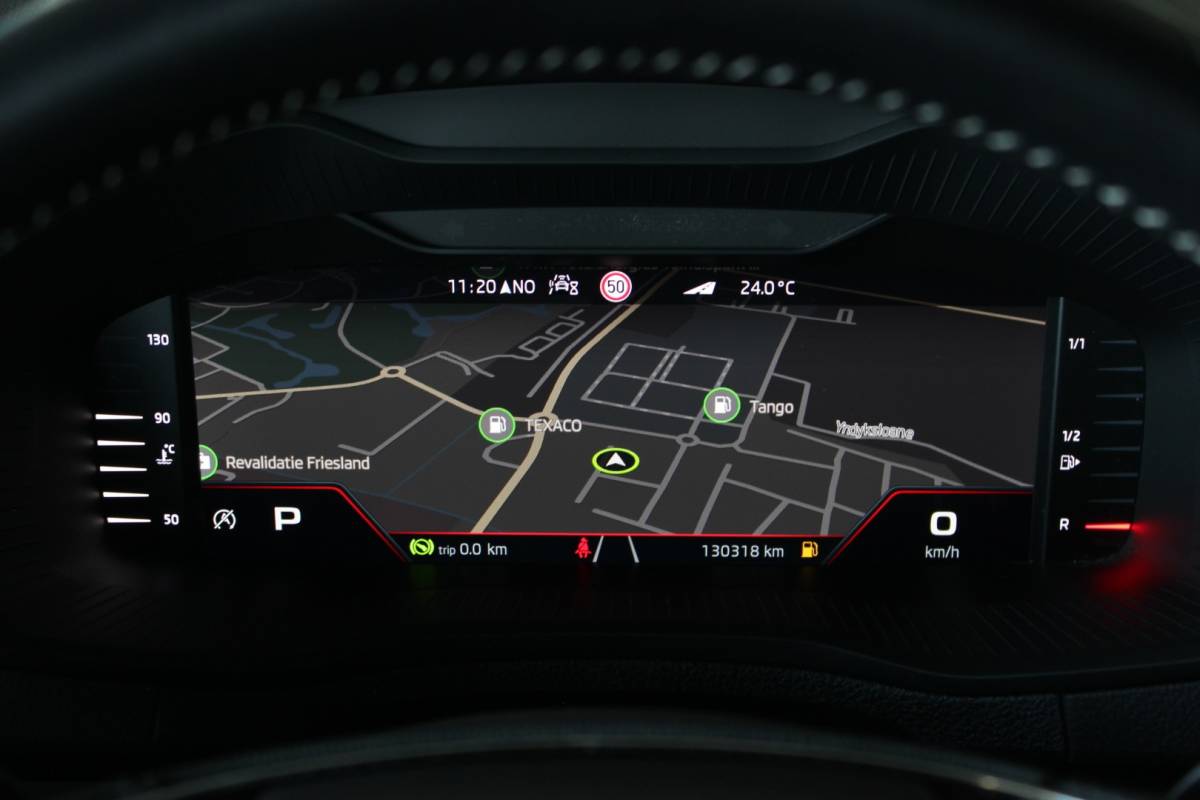 Škoda Karoq ŠKODA Karoq 1.5 TSI ACT Sportline Business Facelift | Trekhaak | Camera | Keyless | Adapt. Cruise | Stoel/Stuurverw. | Virtual Cockpit | Carplay | 18″ LMV | PDC V+A