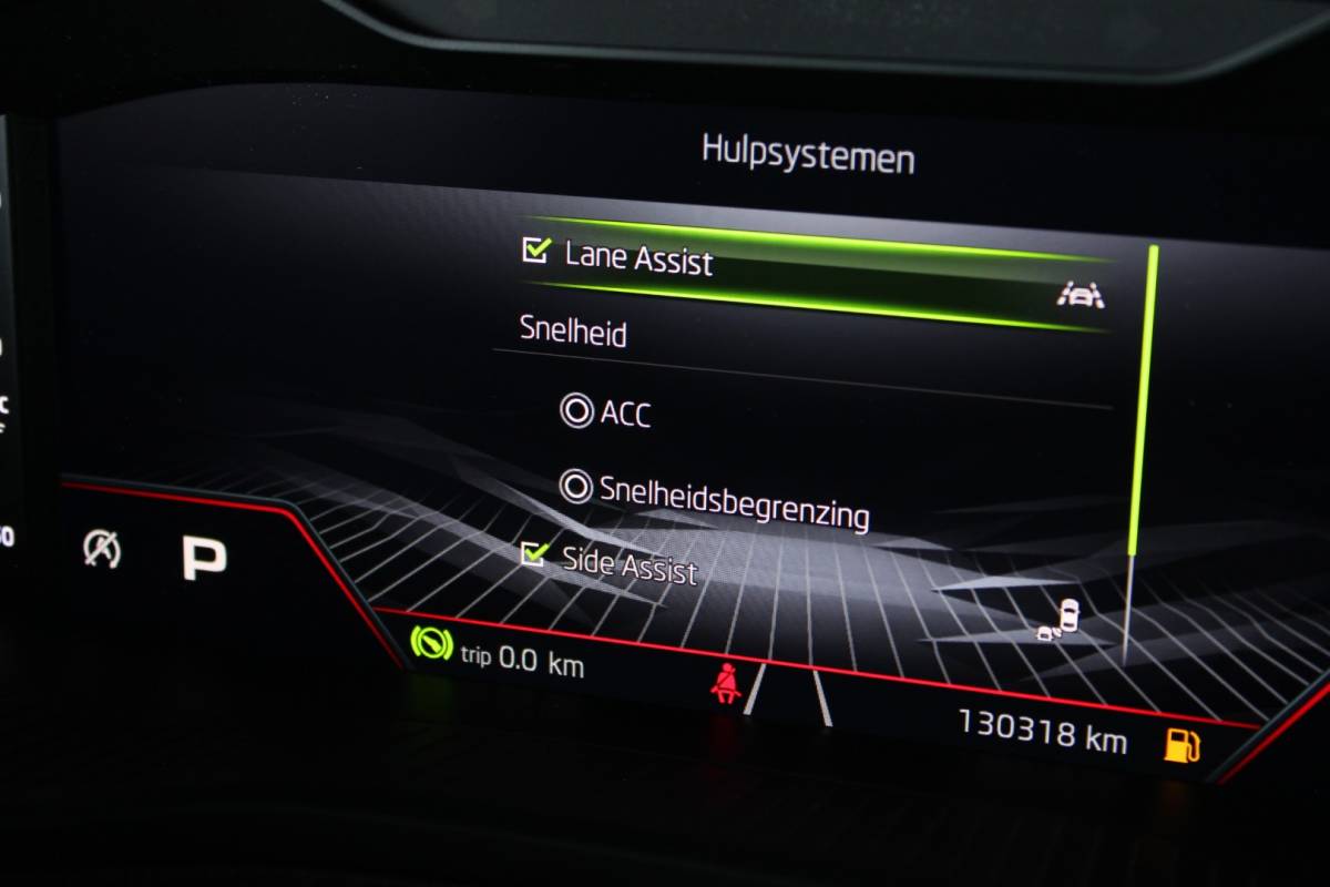 Škoda Karoq ŠKODA Karoq 1.5 TSI ACT Sportline Business Facelift | Trekhaak | Camera | Keyless | Adapt. Cruise | Stoel/Stuurverw. | Virtual Cockpit | Carplay | 18″ LMV | PDC V+A