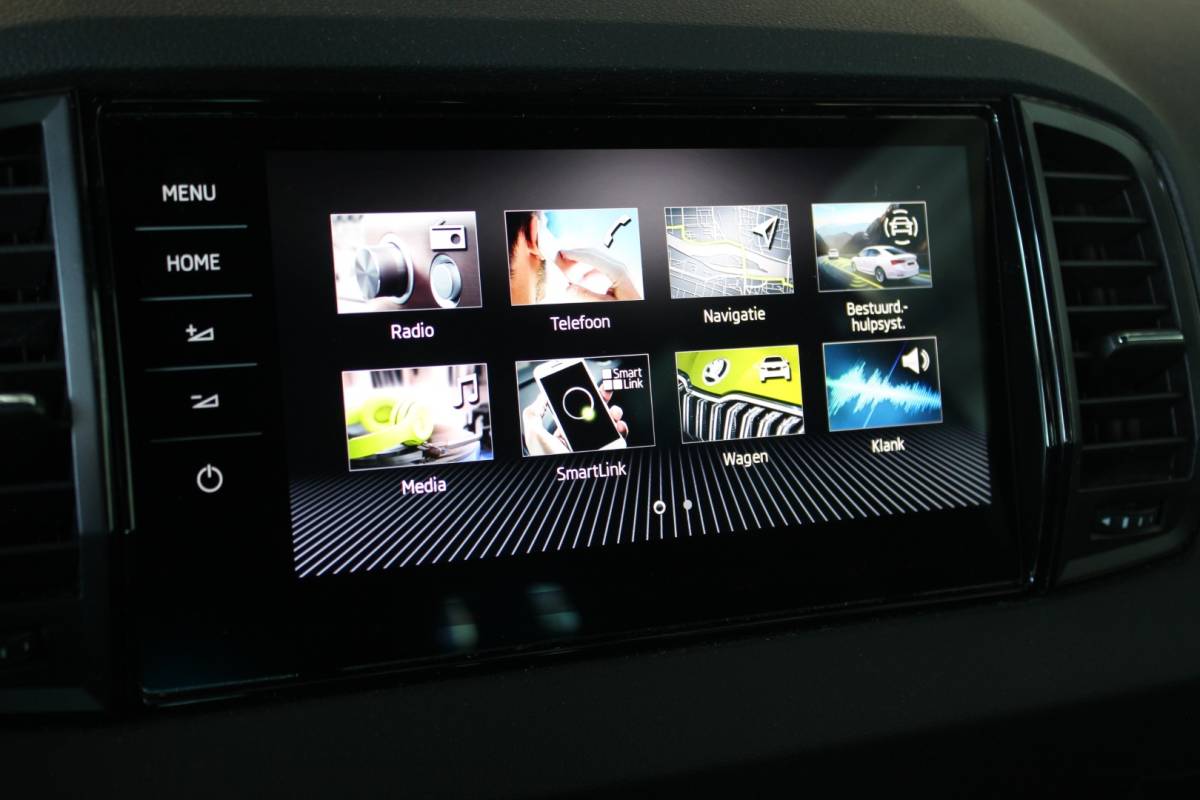 Škoda Karoq ŠKODA Karoq 1.5 TSI ACT Sportline Business Facelift | Trekhaak | Camera | Keyless | Adapt. Cruise | Stoel/Stuurverw. | Virtual Cockpit | Carplay | 18″ LMV | PDC V+A