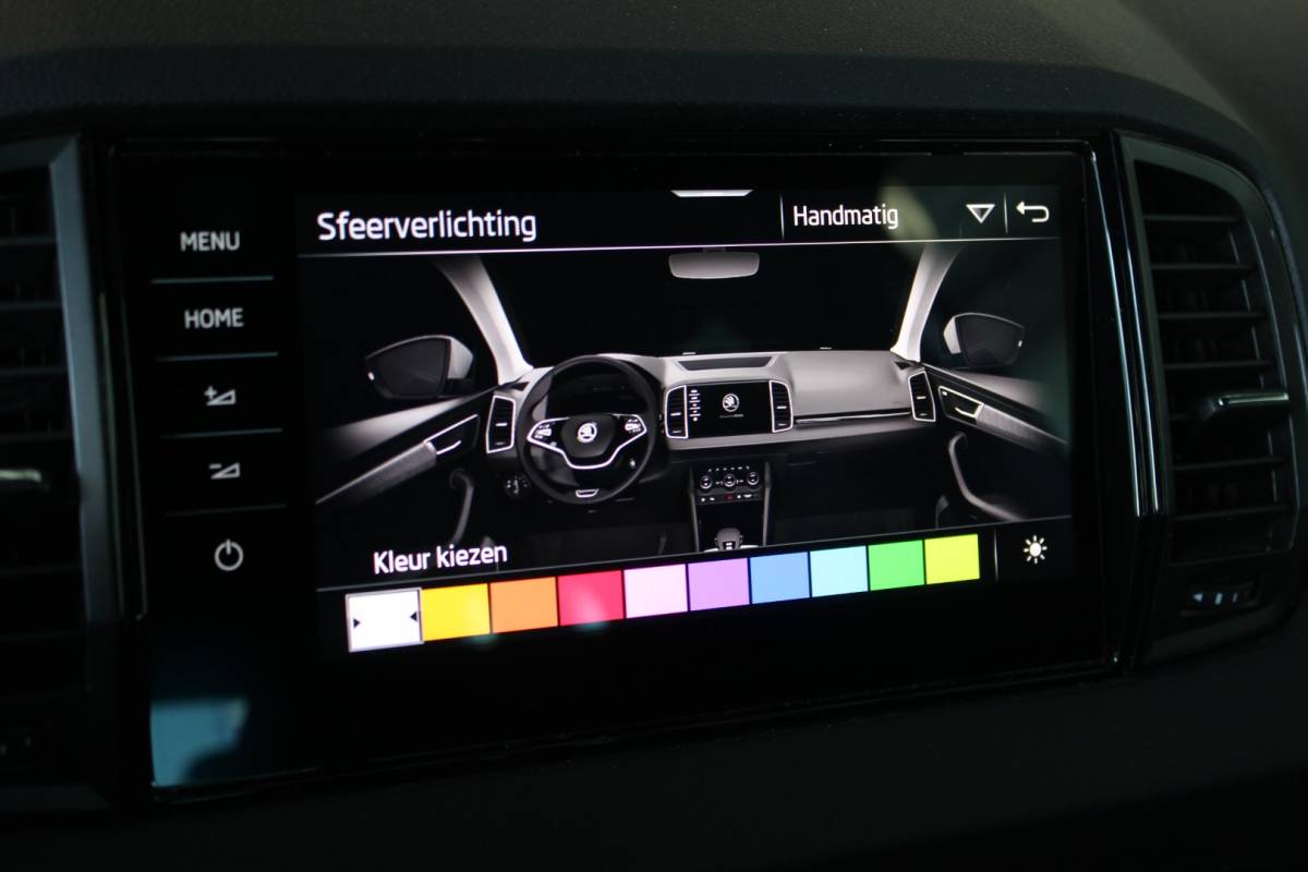 Škoda Karoq ŠKODA Karoq 1.5 TSI ACT Sportline Business Facelift | Trekhaak | Camera | Keyless | Adapt. Cruise | Stoel/Stuurverw. | Virtual Cockpit | Carplay | 18″ LMV | PDC V+A