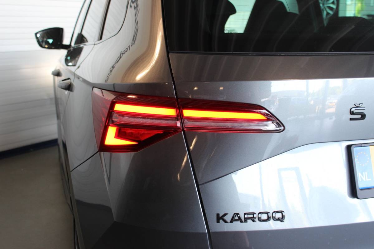 Škoda Karoq ŠKODA Karoq 1.5 TSI ACT Sportline Business Facelift | Trekhaak | Camera | Keyless | Adapt. Cruise | Stoel/Stuurverw. | Virtual Cockpit | Carplay | 18″ LMV | PDC V+A