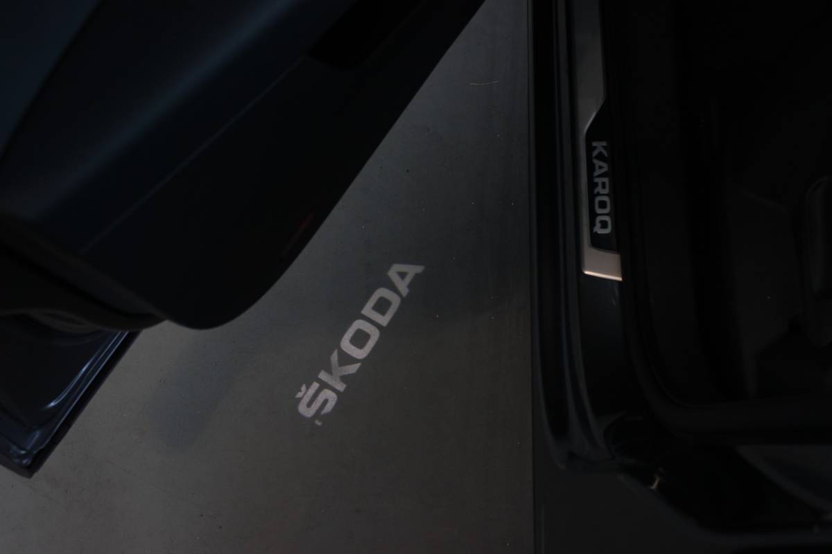 Škoda Karoq ŠKODA Karoq 1.5 TSI ACT Sportline Business Facelift | Trekhaak | Camera | Keyless | Adapt. Cruise | Stoel/Stuurverw. | Virtual Cockpit | Carplay | 18″ LMV | PDC V+A