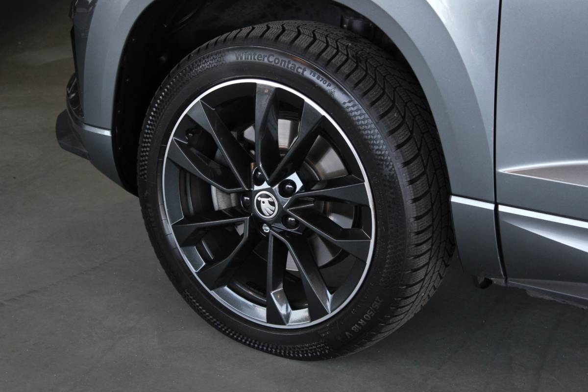 Škoda Karoq ŠKODA Karoq 1.5 TSI ACT Sportline Business Facelift | Trekhaak | Camera | Keyless | Adapt. Cruise | Stoel/Stuurverw. | Virtual Cockpit | Carplay | 18″ LMV | PDC V+A