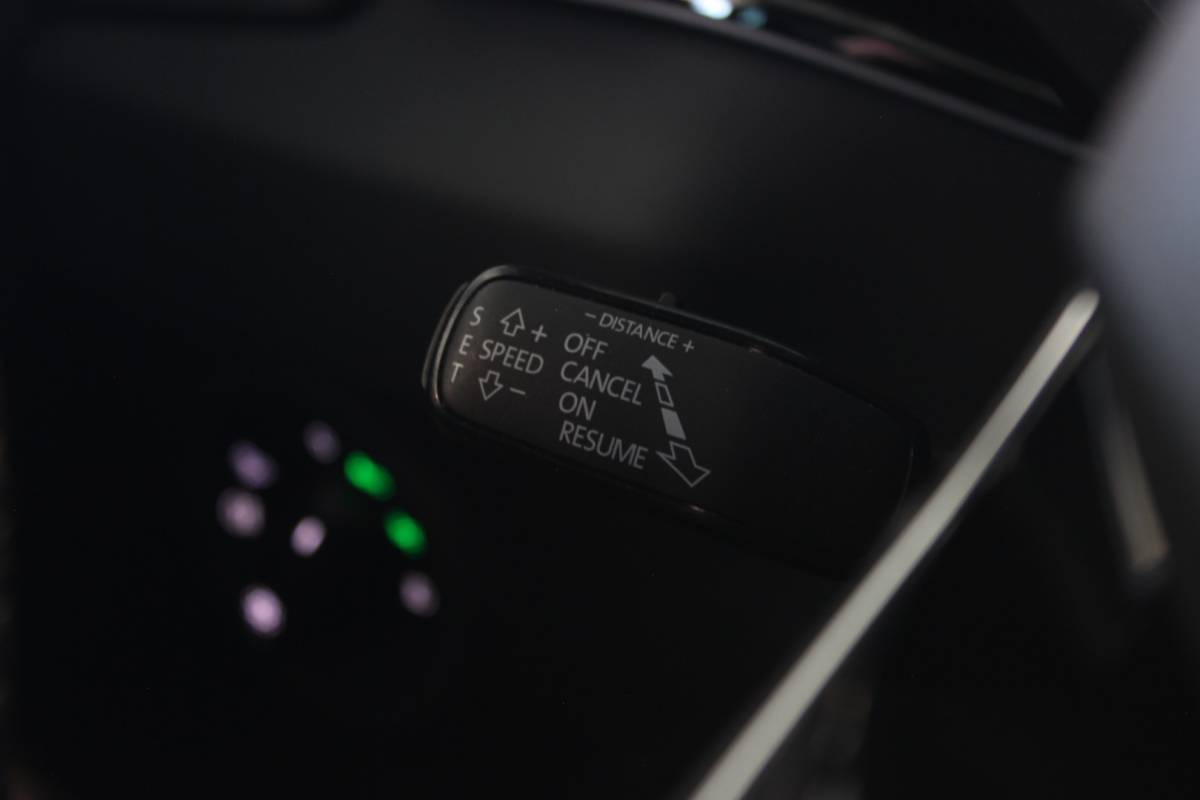 Škoda Karoq ŠKODA Karoq 1.5 TSI ACT Sportline Business Facelift | Trekhaak | Camera | Keyless | Adapt. Cruise | Stoel/Stuurverw. | Virtual Cockpit | Carplay | 18″ LMV | PDC V+A