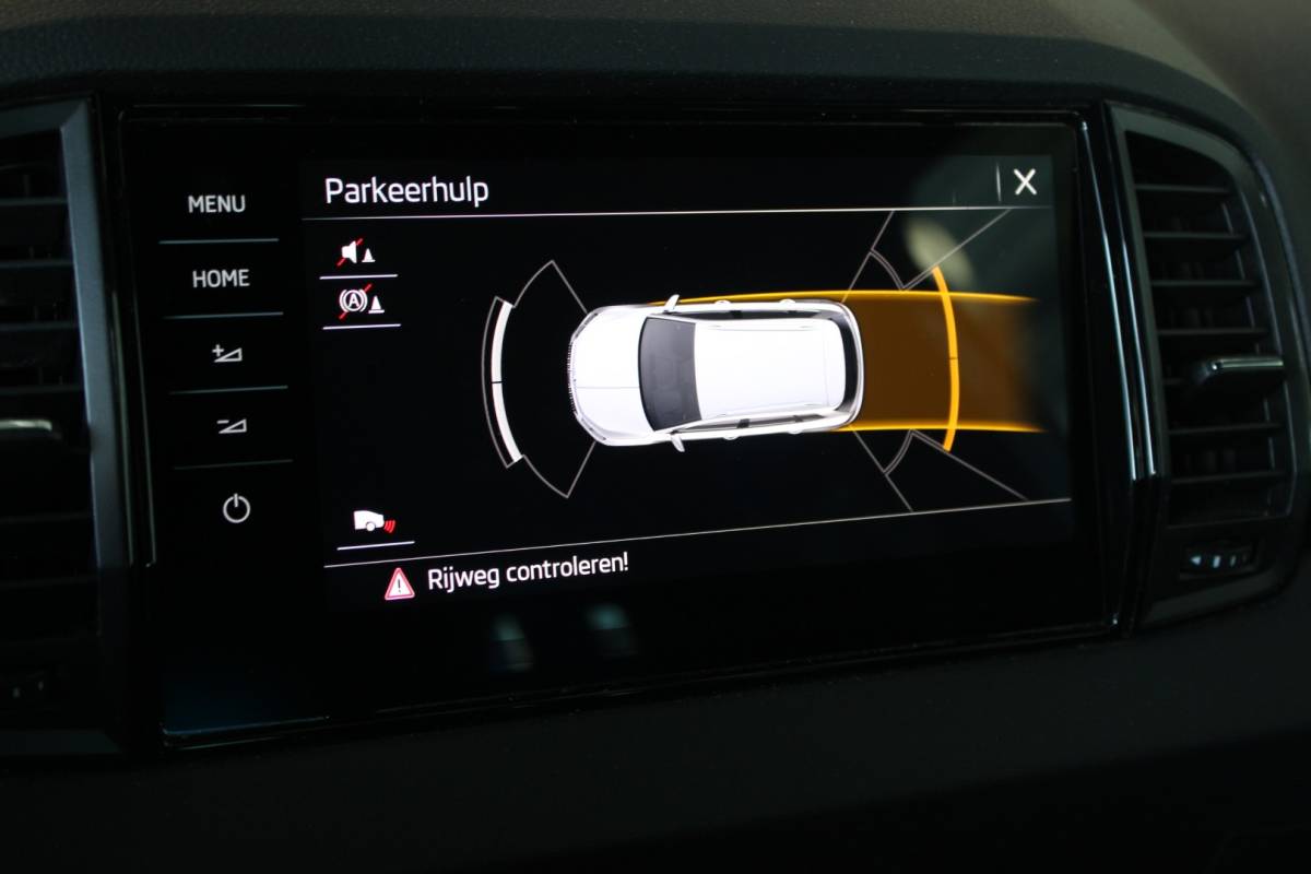 Škoda Karoq ŠKODA Karoq 1.5 TSI ACT Sportline Business Facelift | Trekhaak | Camera | Keyless | Adapt. Cruise | Stoel/Stuurverw. | Virtual Cockpit | Carplay | 18″ LMV | PDC V+A