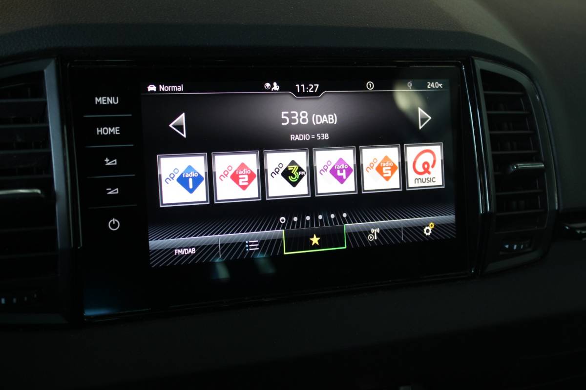 Škoda Karoq ŠKODA Karoq 1.5 TSI ACT Sportline Business Facelift | Trekhaak | Camera | Keyless | Adapt. Cruise | Stoel/Stuurverw. | Virtual Cockpit | Carplay | 18″ LMV | PDC V+A