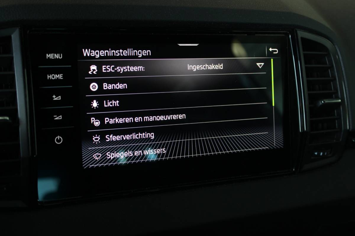 Škoda Karoq ŠKODA Karoq 1.5 TSI ACT Sportline Business Facelift | Trekhaak | Camera | Keyless | Adapt. Cruise | Stoel/Stuurverw. | Virtual Cockpit | Carplay | 18″ LMV | PDC V+A