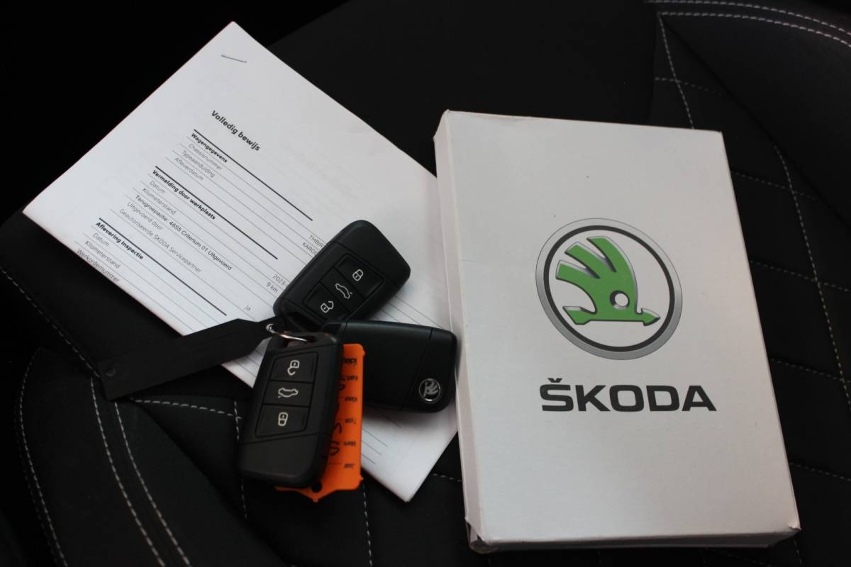 Škoda Karoq ŠKODA Karoq 1.5 TSI ACT Sportline Business Facelift | Trekhaak | Camera | Keyless | Adapt. Cruise | Stoel/Stuurverw. | Virtual Cockpit | Carplay | 18″ LMV | PDC V+A
