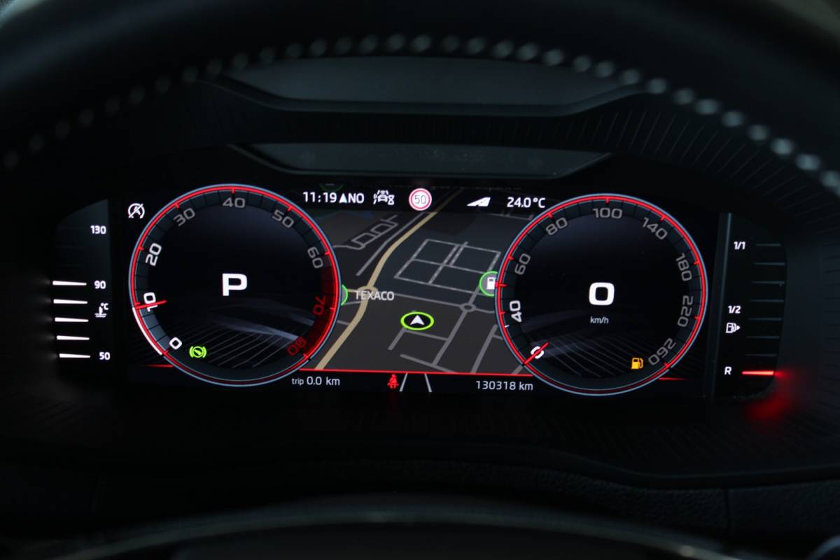 Škoda Karoq ŠKODA Karoq 1.5 TSI ACT Sportline Business Facelift | Trekhaak | Camera | Keyless | Adapt. Cruise | Stoel/Stuurverw. | Virtual Cockpit | Carplay | 18″ LMV | PDC V+A