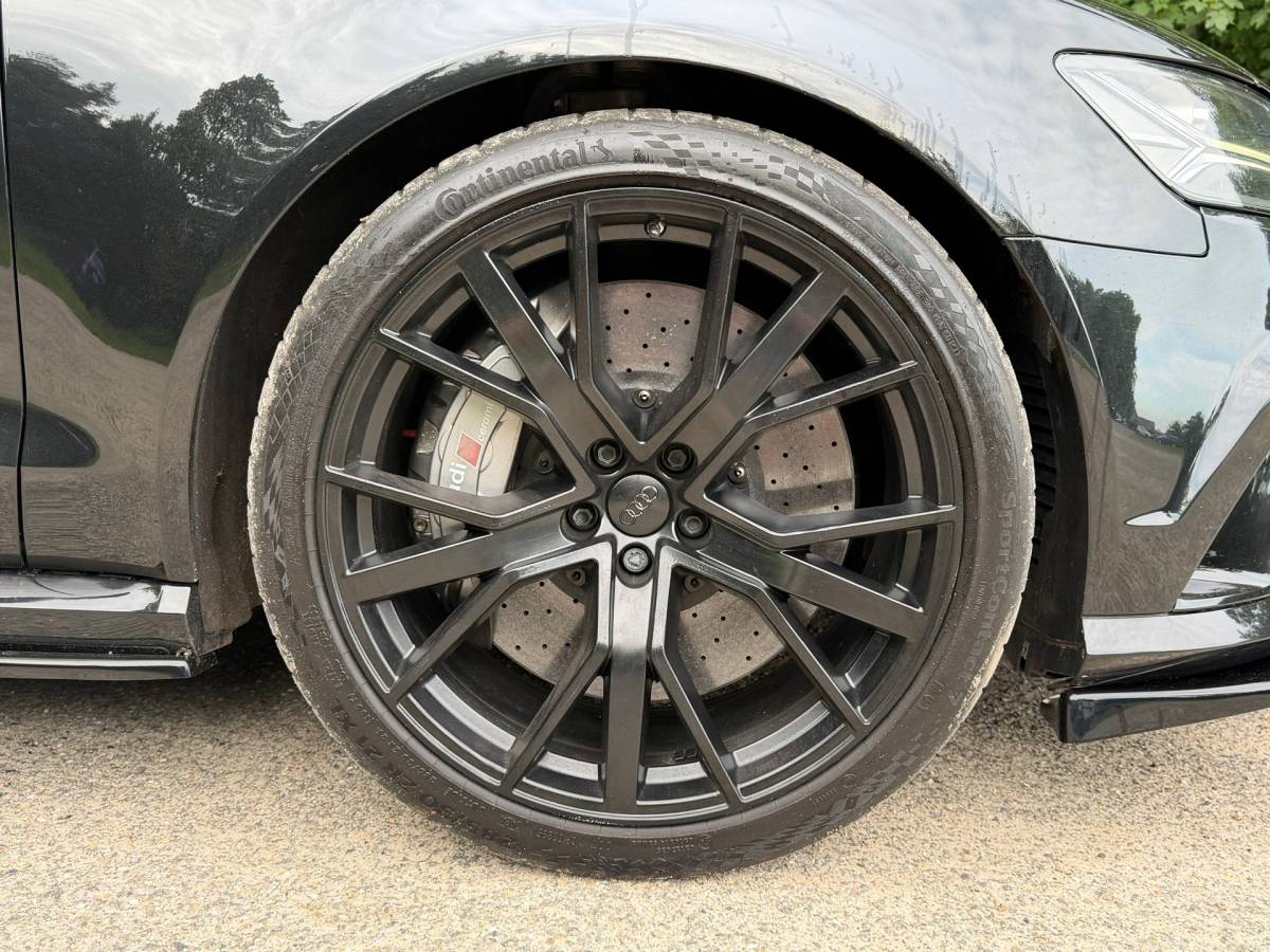 Audi RS6 Audi RS6 Avant 4.0 TFSI Quattro Pro Line Plus | APR | Keramisch | Pano | Carbon | Matrix | Schaalstoelen |