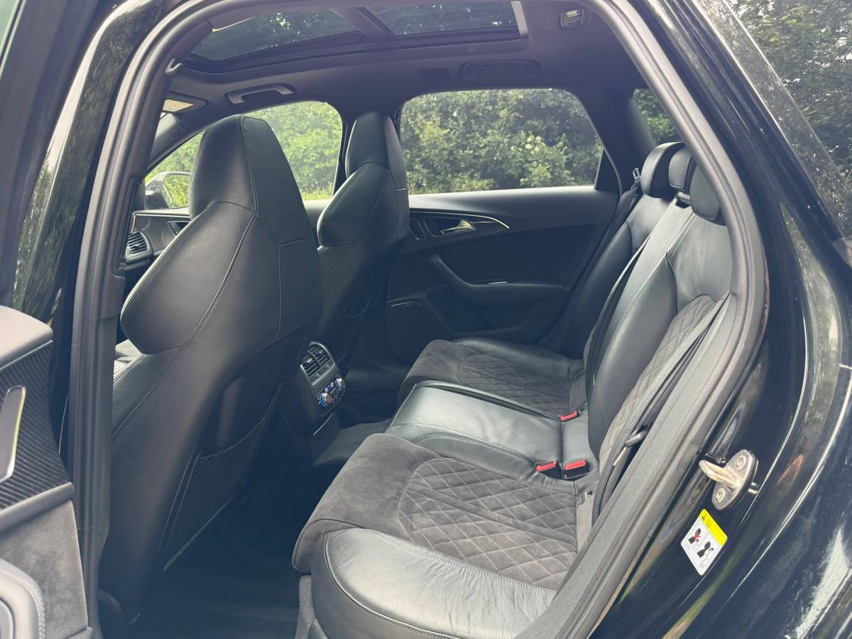 Audi RS6 Audi RS6 Avant 4.0 TFSI Quattro Pro Line Plus | APR | Keramisch | Pano | Carbon | Matrix | Schaalstoelen |
