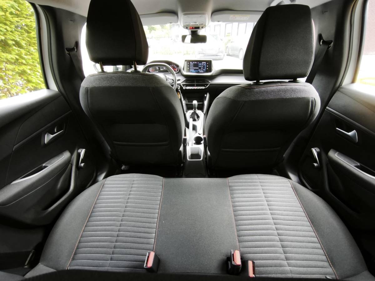 Peugeot 208 Peugeot 208 1.2 PureTech Active Pack Navi-Carplay Led Cruise-Control Parkeerhulp Nieuwe Distributieriem