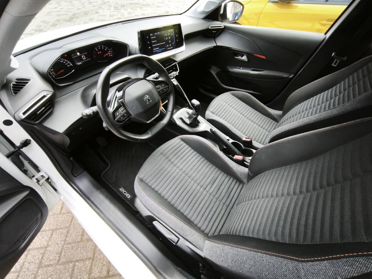 Peugeot 208 Peugeot 208 1.2 PureTech Active Pack Navi-Carplay Led Cruise-Control Parkeerhulp Nieuwe Distributieriem