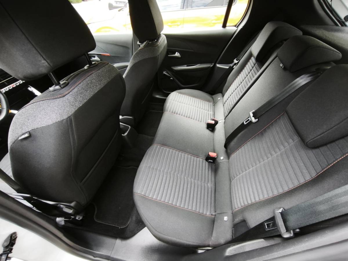 Peugeot 208 Peugeot 208 1.2 PureTech Active Pack Navi-Carplay Led Cruise-Control Parkeerhulp Nieuwe Distributieriem