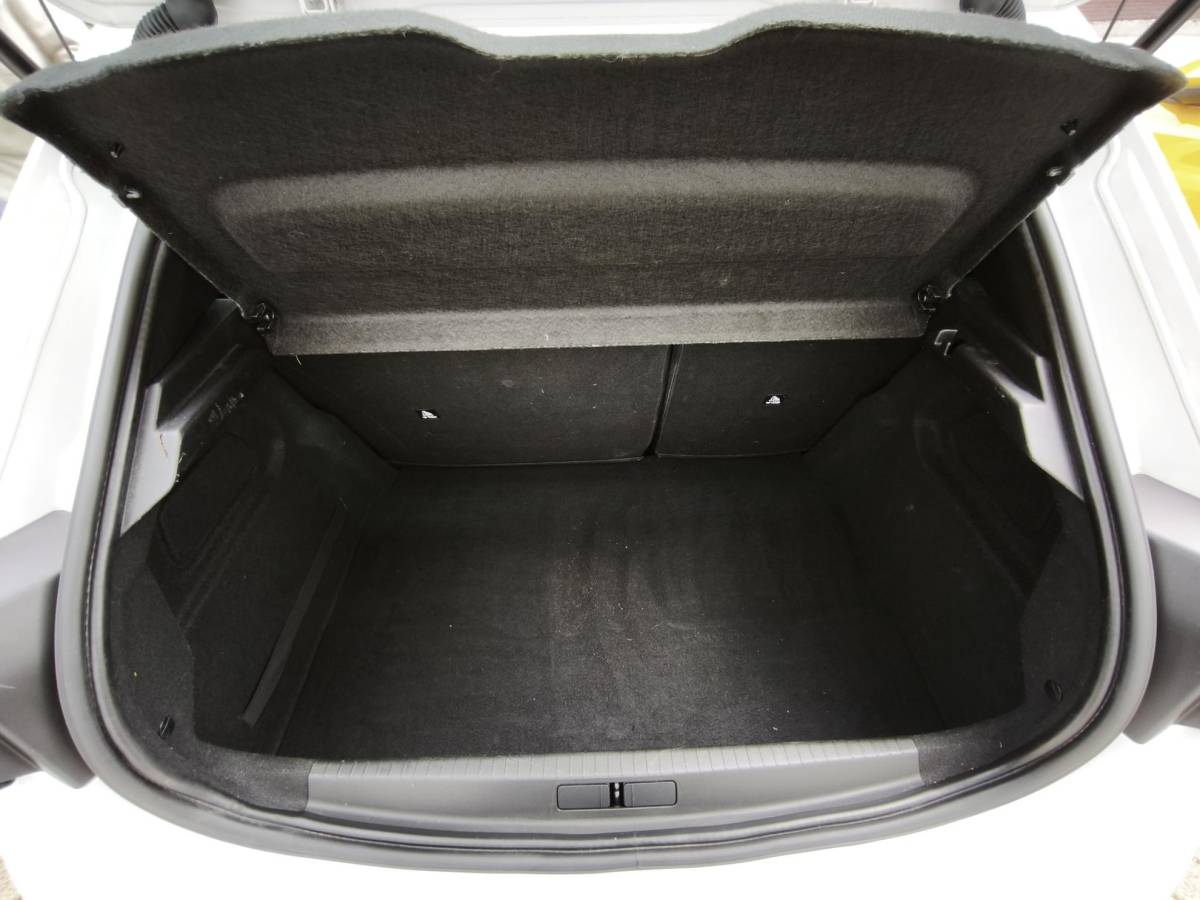 Peugeot 208 Peugeot 208 1.2 PureTech Active Pack Navi-Carplay Led Cruise-Control Parkeerhulp Nieuwe Distributieriem