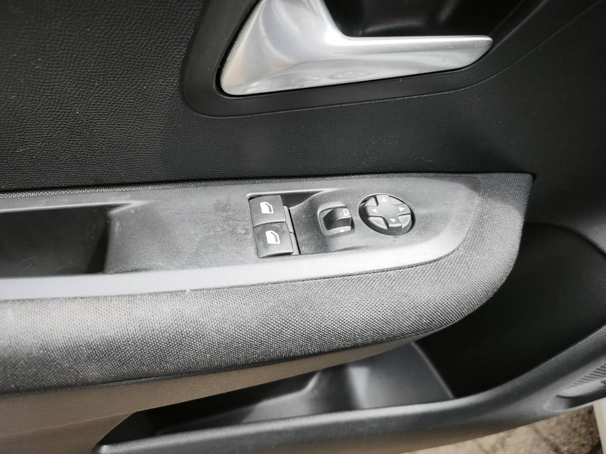 Peugeot 208 Peugeot 208 1.2 PureTech Active Pack Navi-Carplay Led Cruise-Control Parkeerhulp Nieuwe Distributieriem